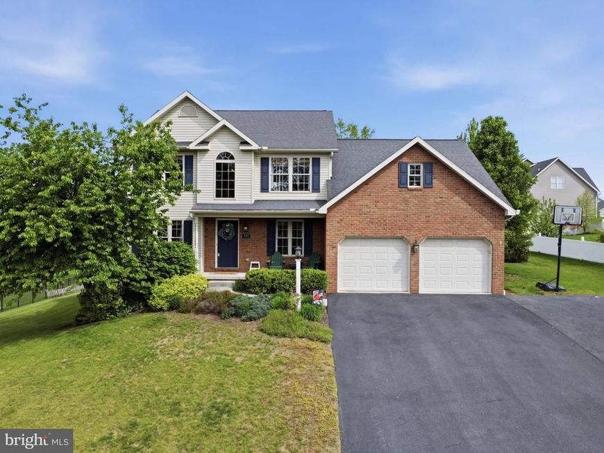 233 Cresthaven Drive, Fayetteville, PA 17222 Main Photo