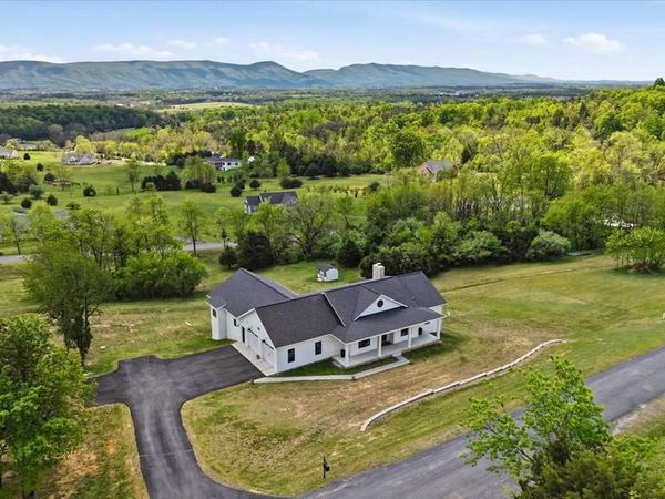 33 KIBO CT, MAURERTOWN, VA 22644