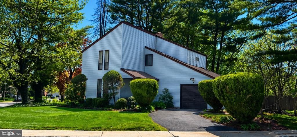 4 Robertson Road, East Windsor, NJ 08520 Main Photo