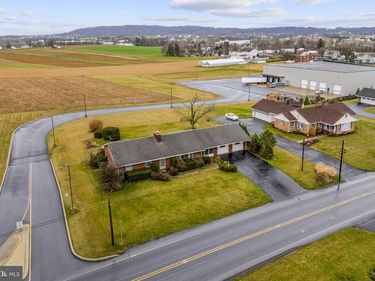 632 E FARMERSVILLE ROAD, NEW HOLLAND, PA 17557