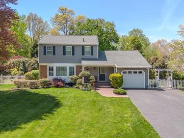 6 MILLSTONE DRIVE, CRANBURY, NJ 08512