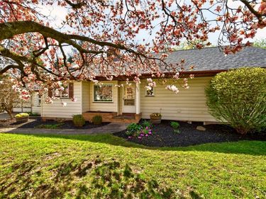 1553 Creek Street , Rochester, NY 14625