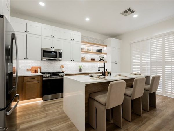 5004 Wayfaring Tree Avenue , Las Vegas, NV 89131