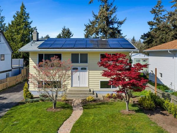 1826 Newton St, Saanich, BC V8R 2R4