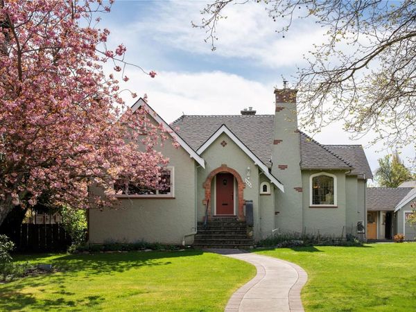 1541 Despard Ave, Victoria, BC V8S 1T2