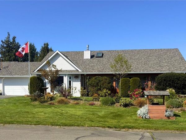 697 Woodburn St , Parksville, BC V9P 2M1