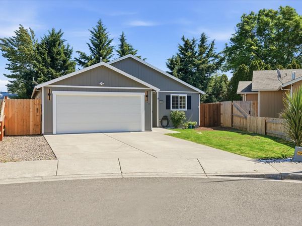 108 Horton Circle, Medford, OR 97501