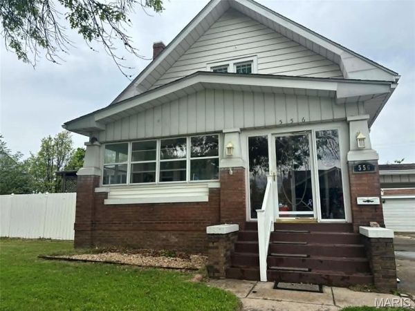 556 Whitelaw Avenue , Wood River, IL 62095