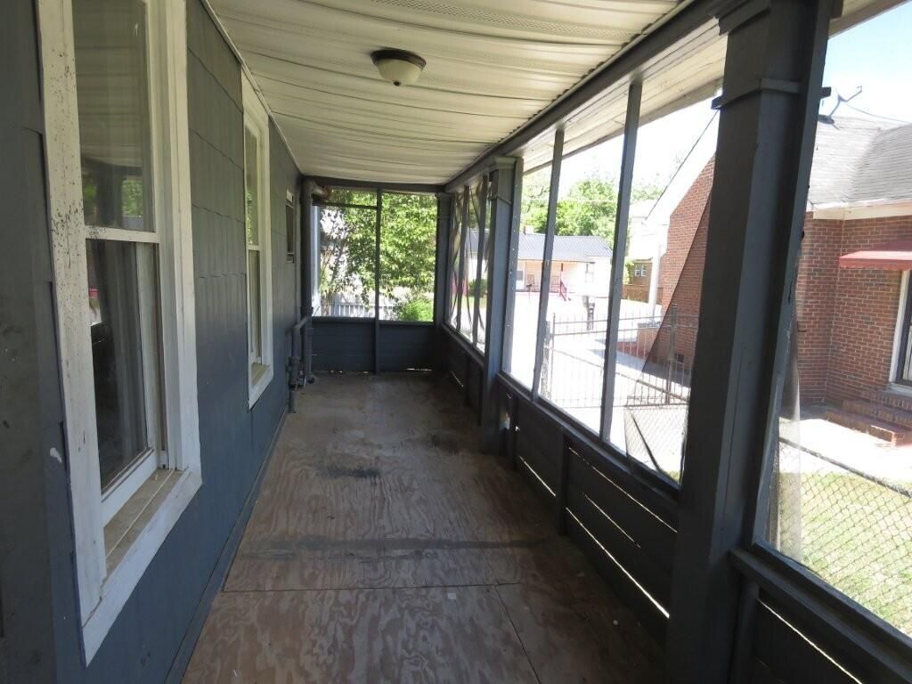 936 Glover Street Photo 11