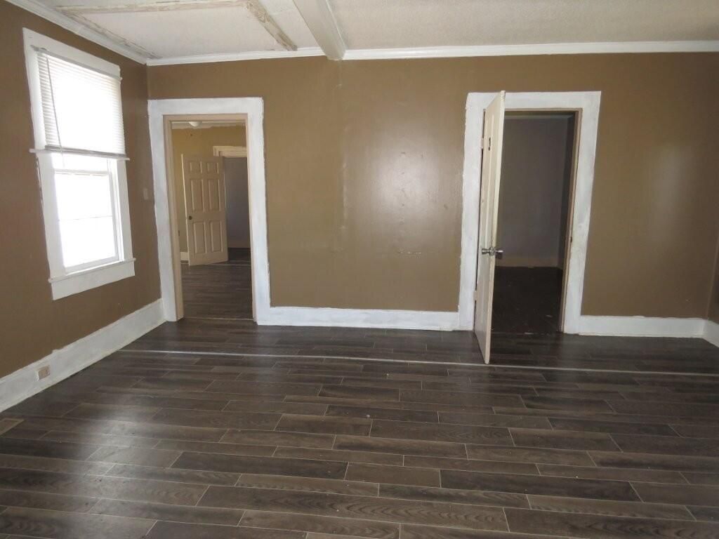 936 Glover Street Photo 6