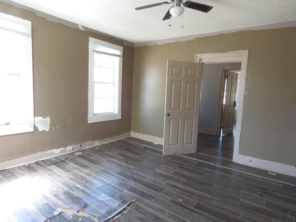 936 Glover Street Photo 8
