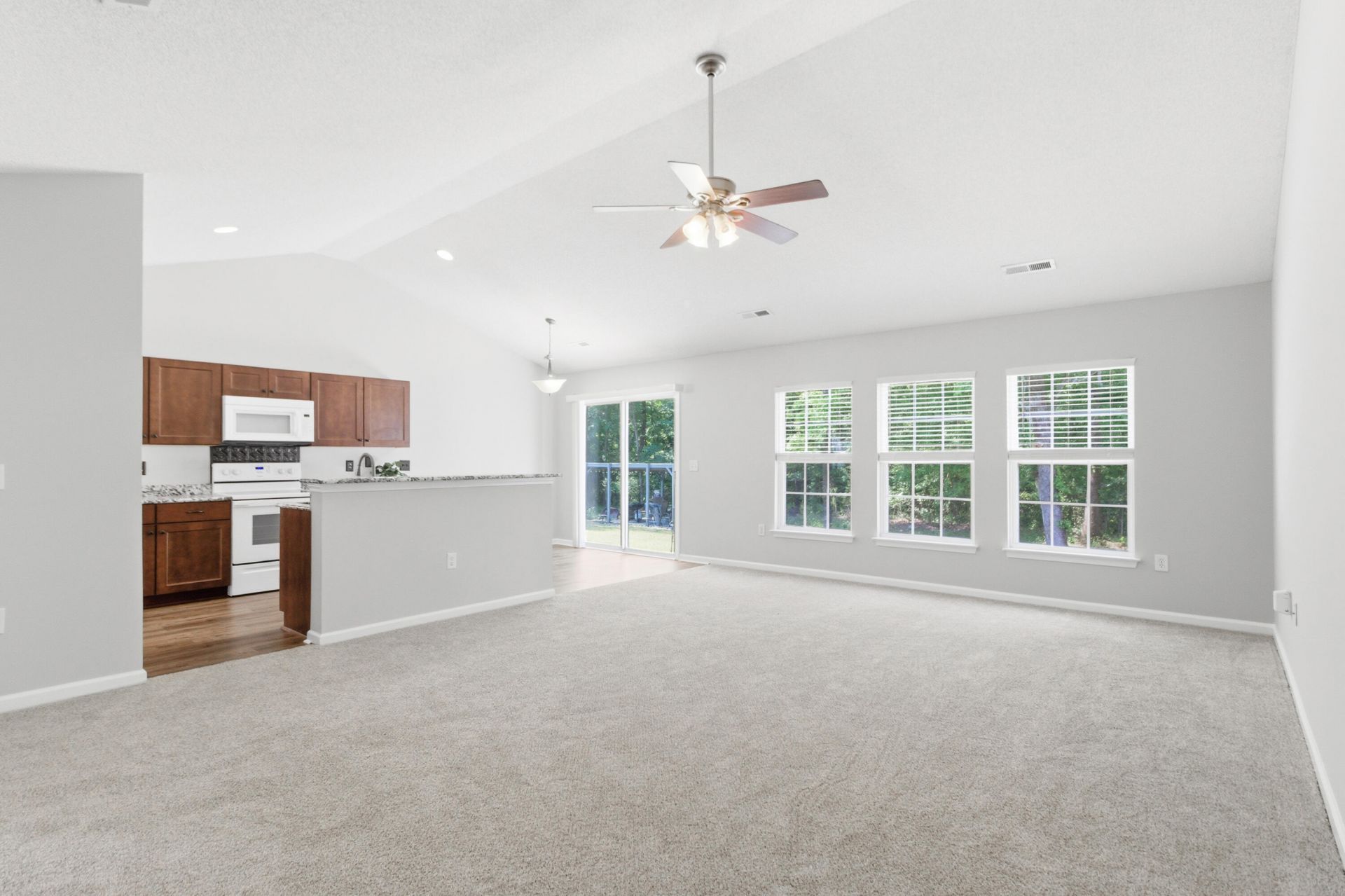 139 Old Tree Road Photo 10