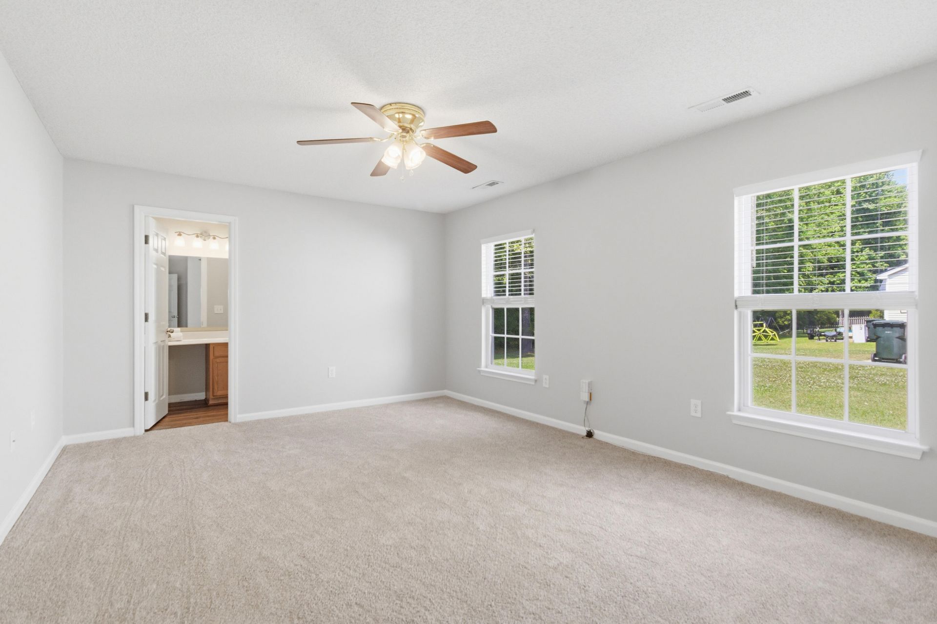 139 Old Tree Road Photo 24