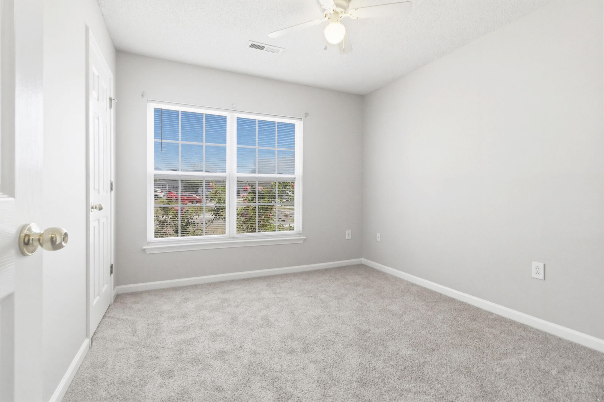 139 Old Tree Road Photo 32