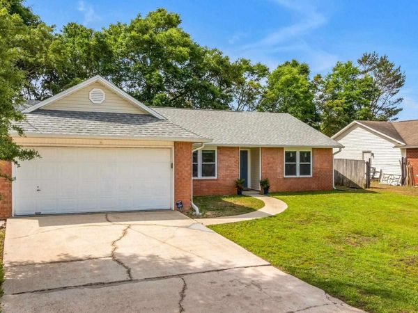 7933 Skyview Blvd, Navarre, FL 32566