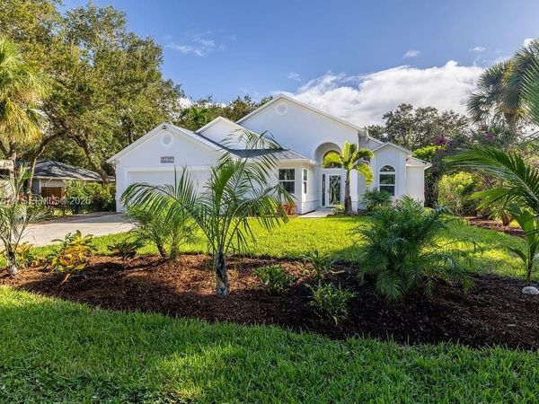 9330 Seagrape Dr, Vero Beach, FL 32963