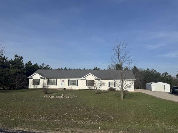 2095 Lakeview Lane, Alanson, MI 49706