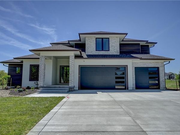 573 South Shore Drive, Lake Winnebago, MO 64034