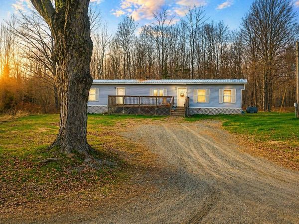 10 Castle Road, Harmony, ME 04942