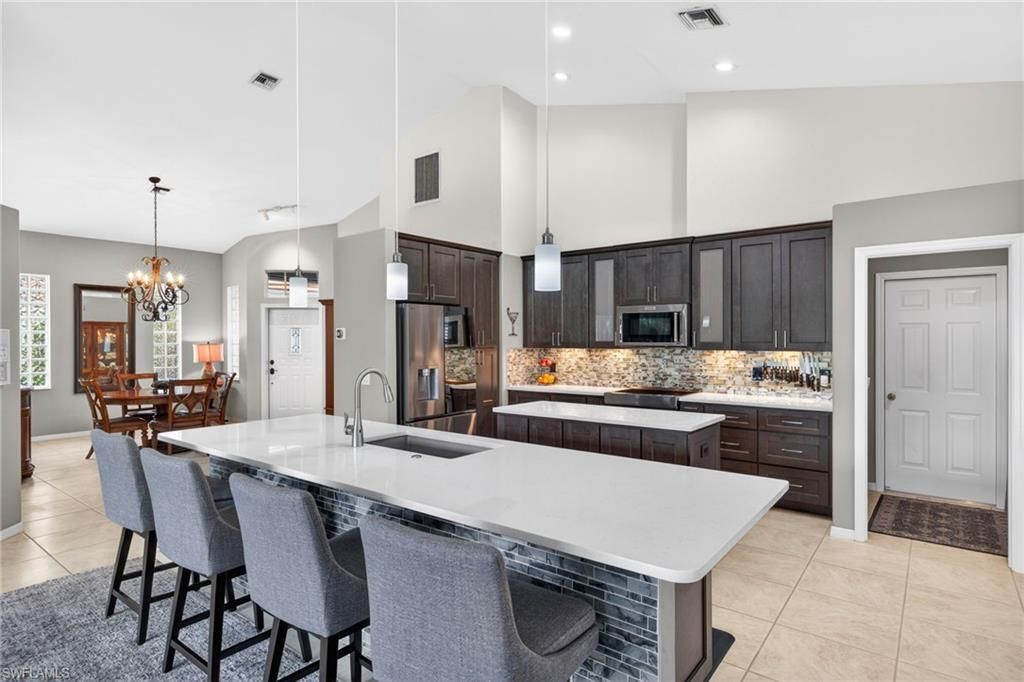 9514 Mariners Cove Ln, Fort Myers, FL 33919 Photo