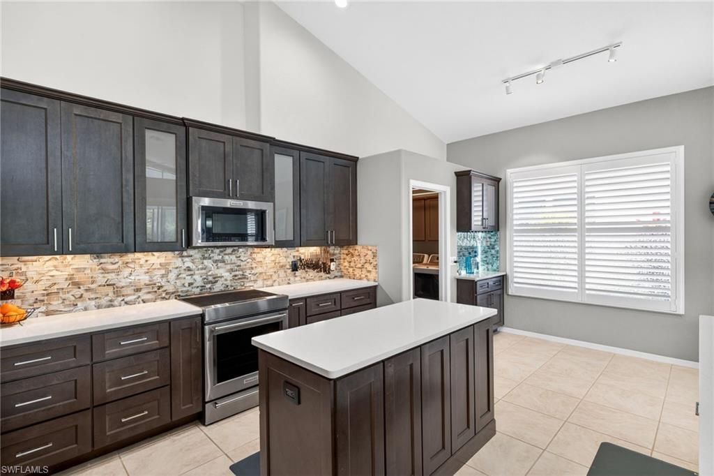 9514 Mariners Cove Ln, Fort Myers, FL 33919 Photo