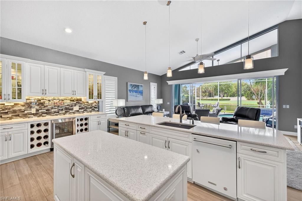 9512 Mariners Cove Ln, Fort Myers, FL 33919 Photo