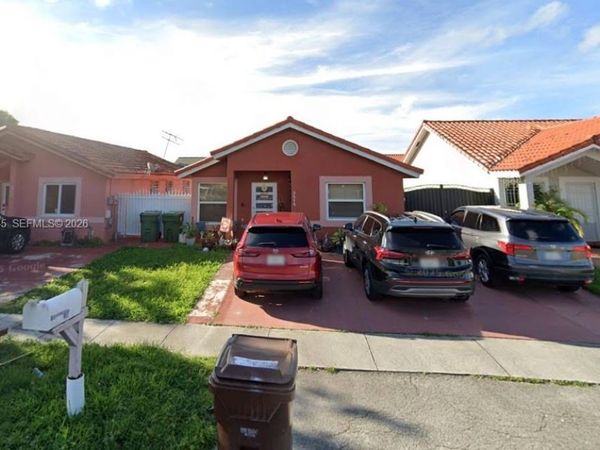 2514 W 74th St , Hialeah, FL 33016
