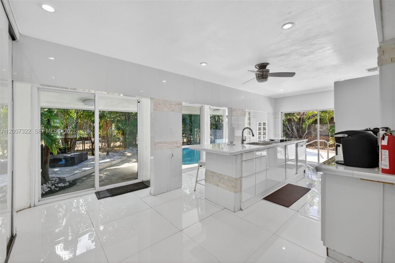5451 NE 22nd Ave, Fort Lauderdale, FL 33308 Photo