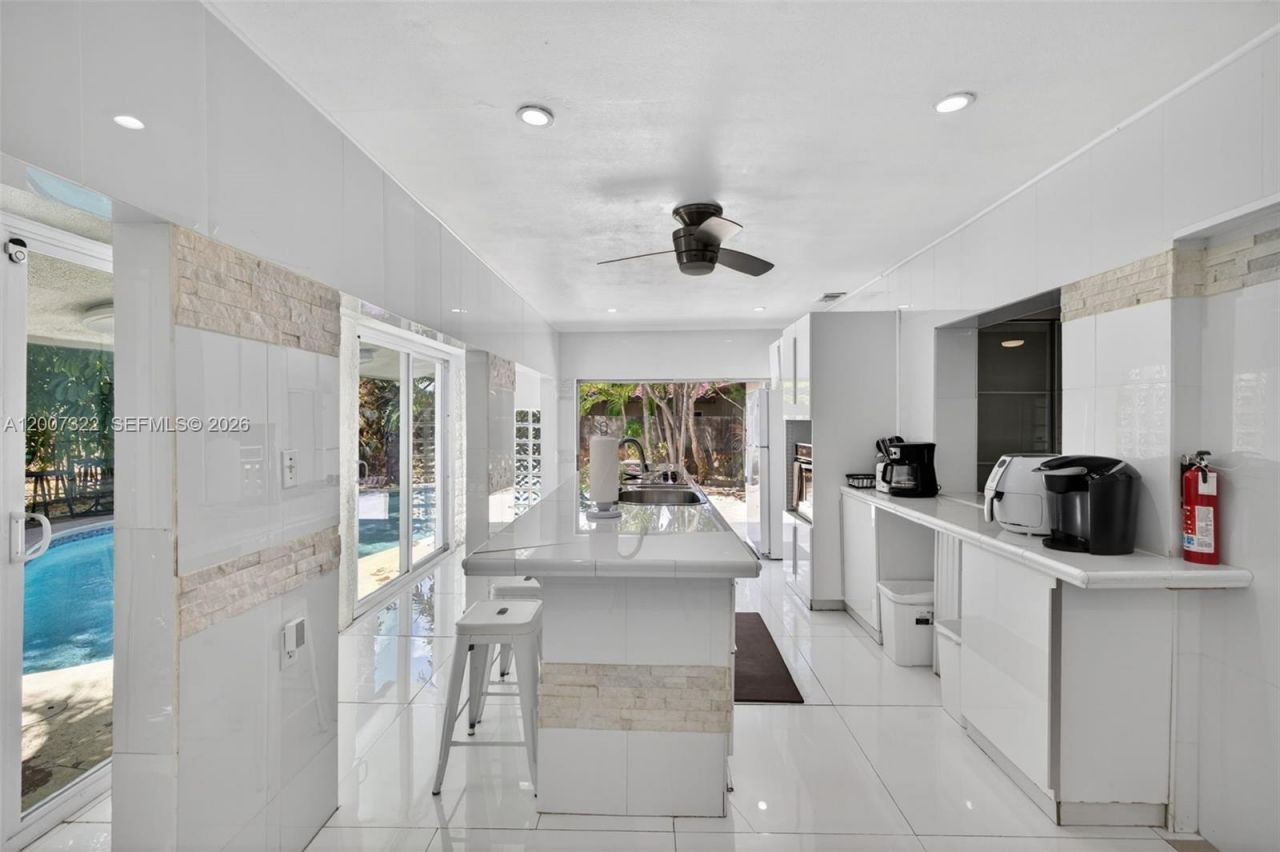 5451 NE 22nd Ave, Fort Lauderdale, FL 33308 Photo