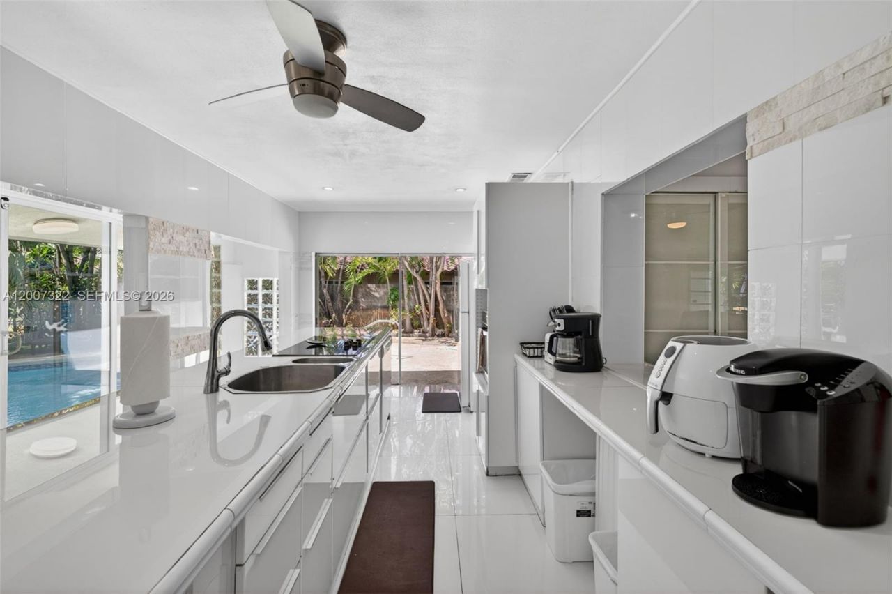 5451 NE 22nd Ave, Fort Lauderdale, FL 33308 Photo