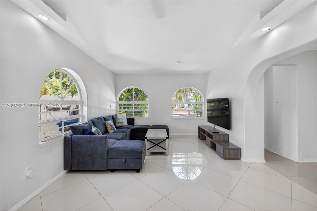 5451 NE 22nd Ave, Fort Lauderdale, FL 33308 Photo