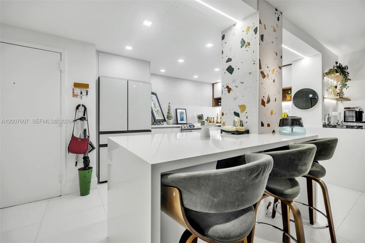 6801 Indian Creek Dr , Unit 304, Miami Beach, FL 33141 Photo