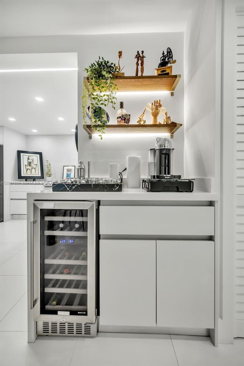 6801 Indian Creek Dr , Unit 304, Miami Beach, FL 33141 Photo