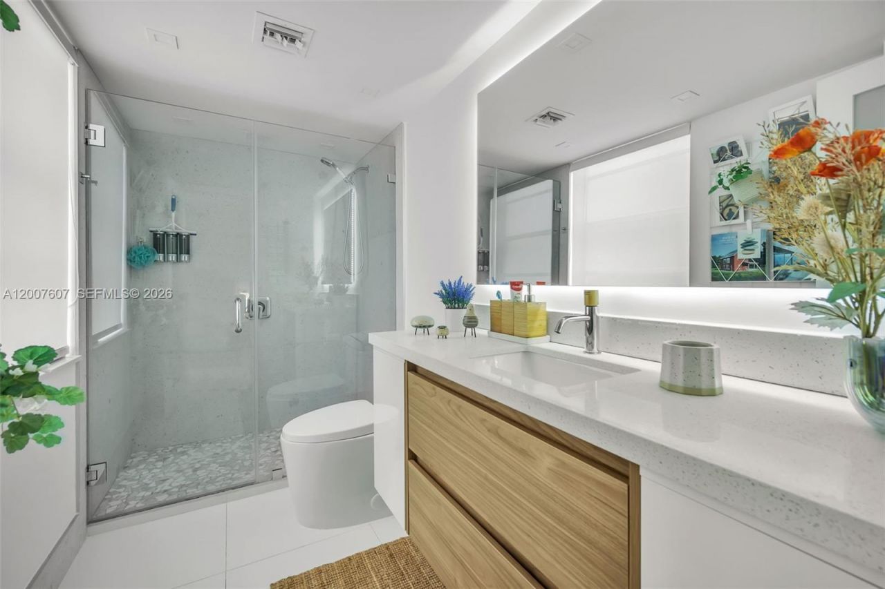 6801 Indian Creek Dr , Unit 304, Miami Beach, FL 33141 Photo