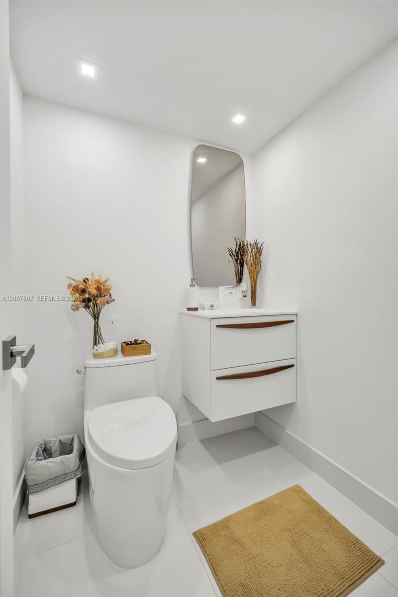 6801 Indian Creek Dr , Unit 304, Miami Beach, FL 33141 Photo