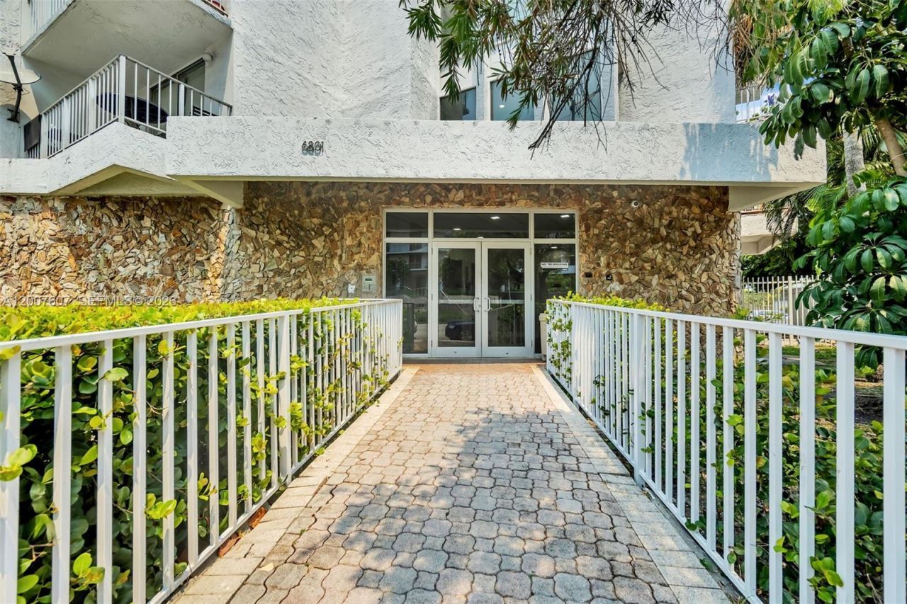 6801 Indian Creek Dr , Unit 304, Miami Beach, FL 33141 Photo