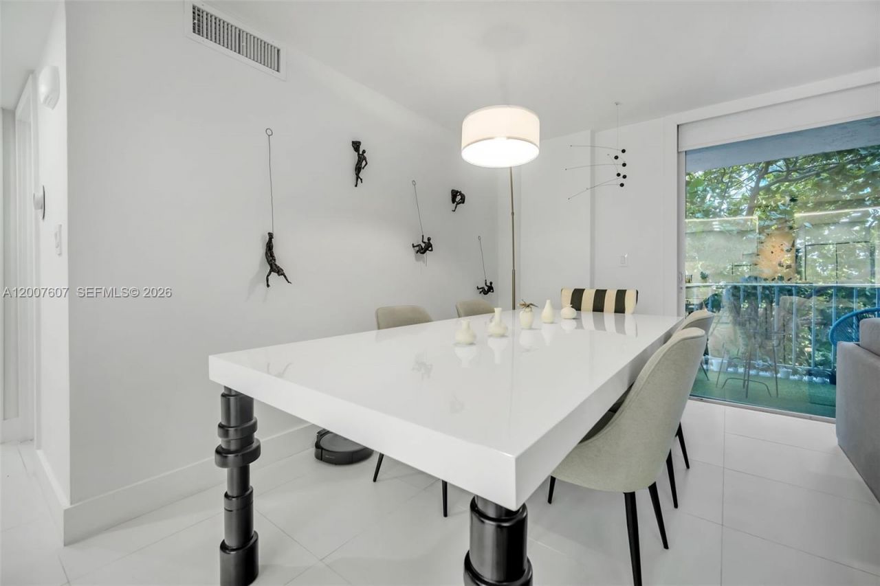 6801 Indian Creek Dr , Unit 304, Miami Beach, FL 33141 Photo