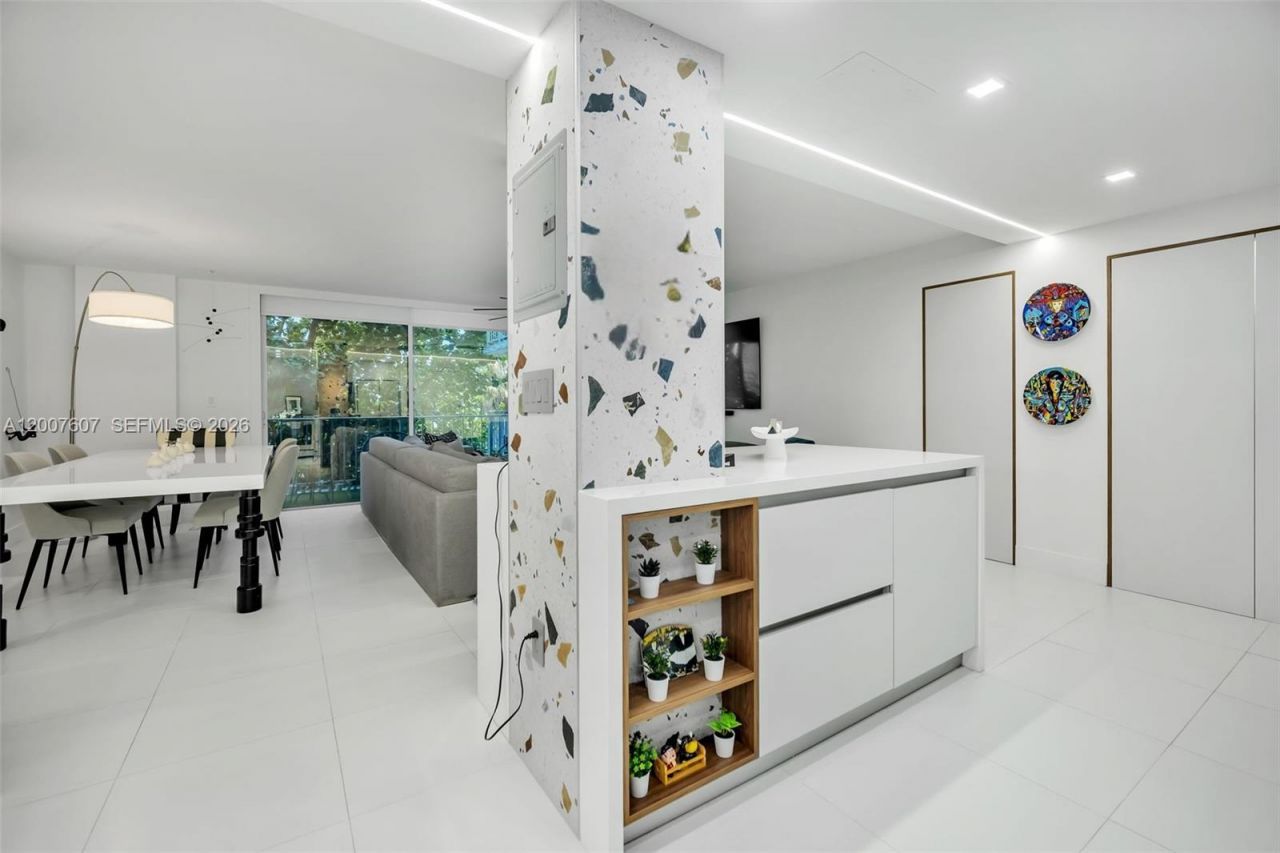 6801 Indian Creek Dr , Unit 304, Miami Beach, FL 33141 Photo