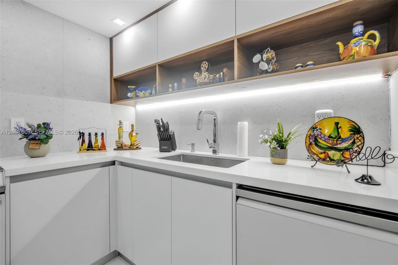 6801 Indian Creek Dr , Unit 304, Miami Beach, FL 33141 Photo