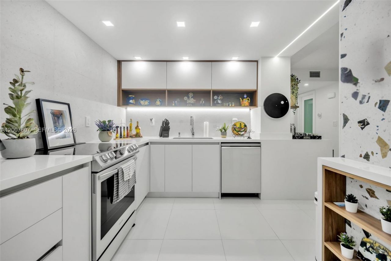 6801 Indian Creek Dr , Unit 304, Miami Beach, FL 33141 Photo