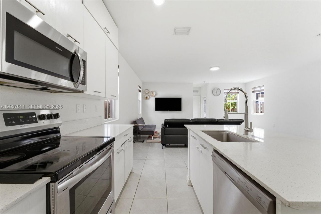 2284 NW 130th St, Miami, FL 33167 Photo