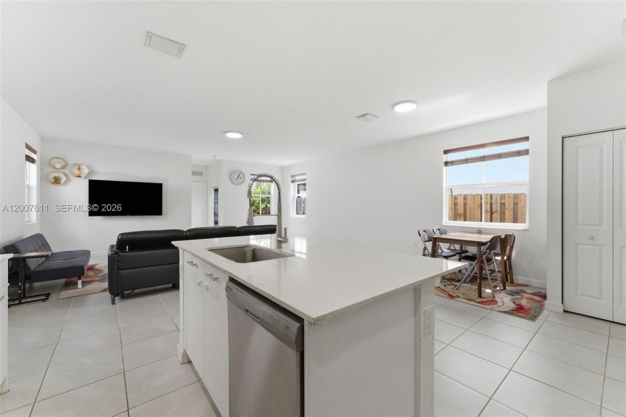 2284 NW 130th St, Miami, FL 33167 Photo