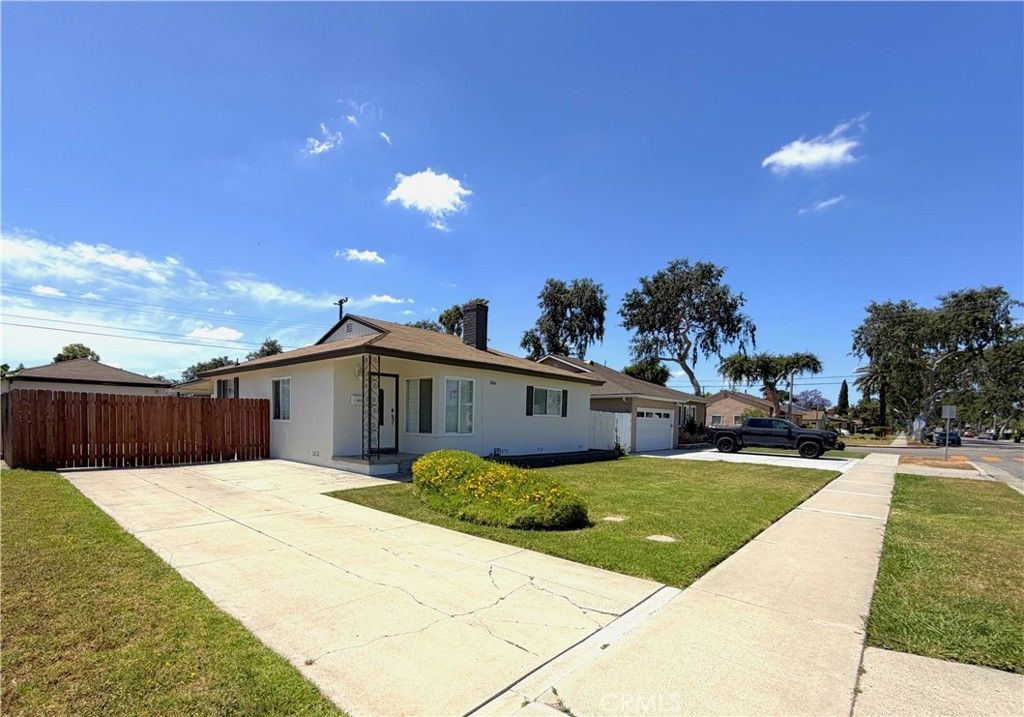 460 W Knepp Avenue, Fullerton, CA 92832 Main Photo