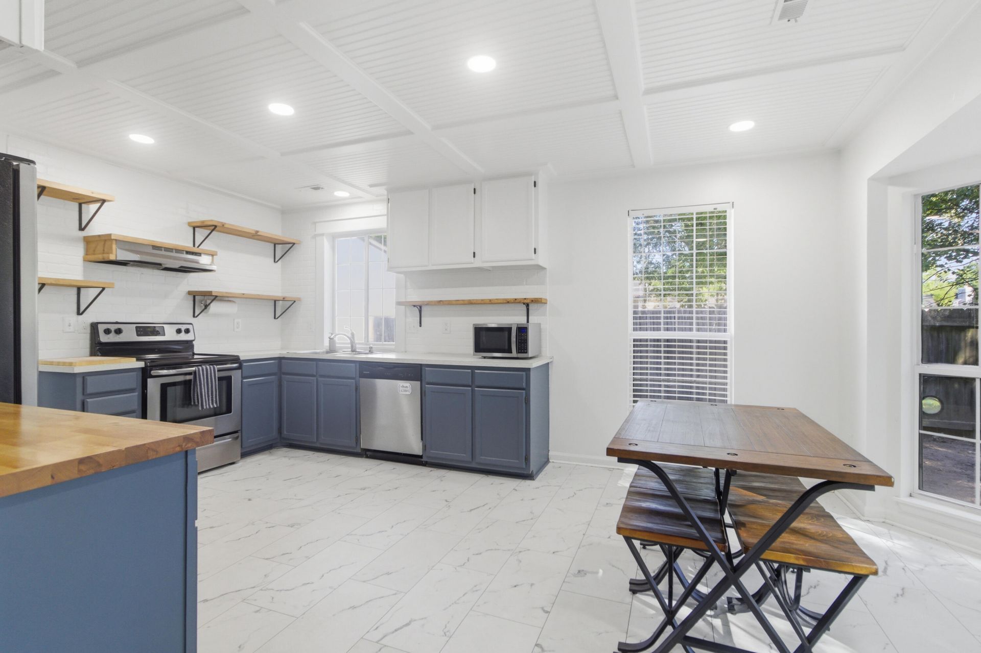 4784 Porter Drive Photo 5