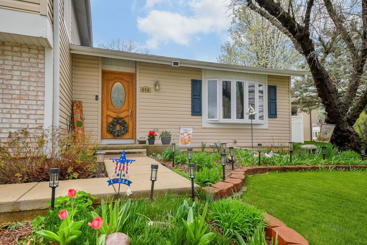 879 Lakeside Drive , Bartlett, IL 60103