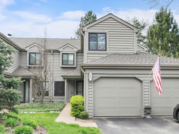 993 W Longmeadow Court, Unit 1028, Lake Barrington, IL 60010