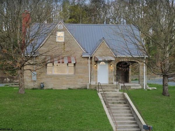 303 E STATE Avenue, Terra Alta, WV 26764