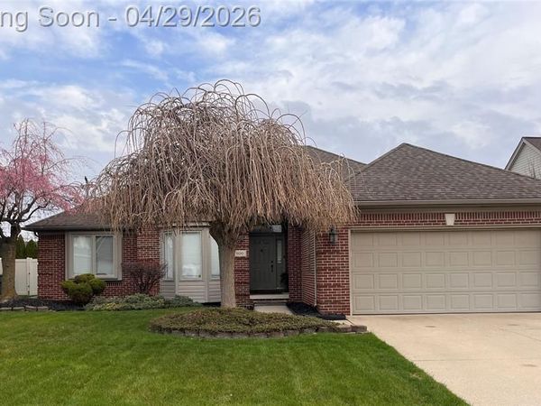 800 Saint Johns Boulevard, Lincoln Park, MI 48146