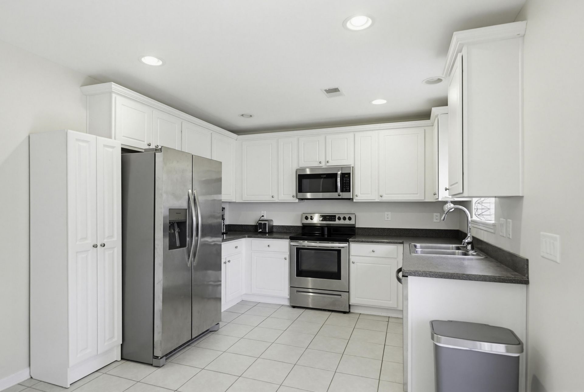 2225 Blakers Boulevard Photo 10