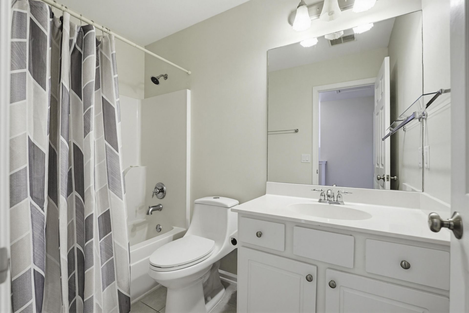 2225 Blakers Boulevard Photo 32